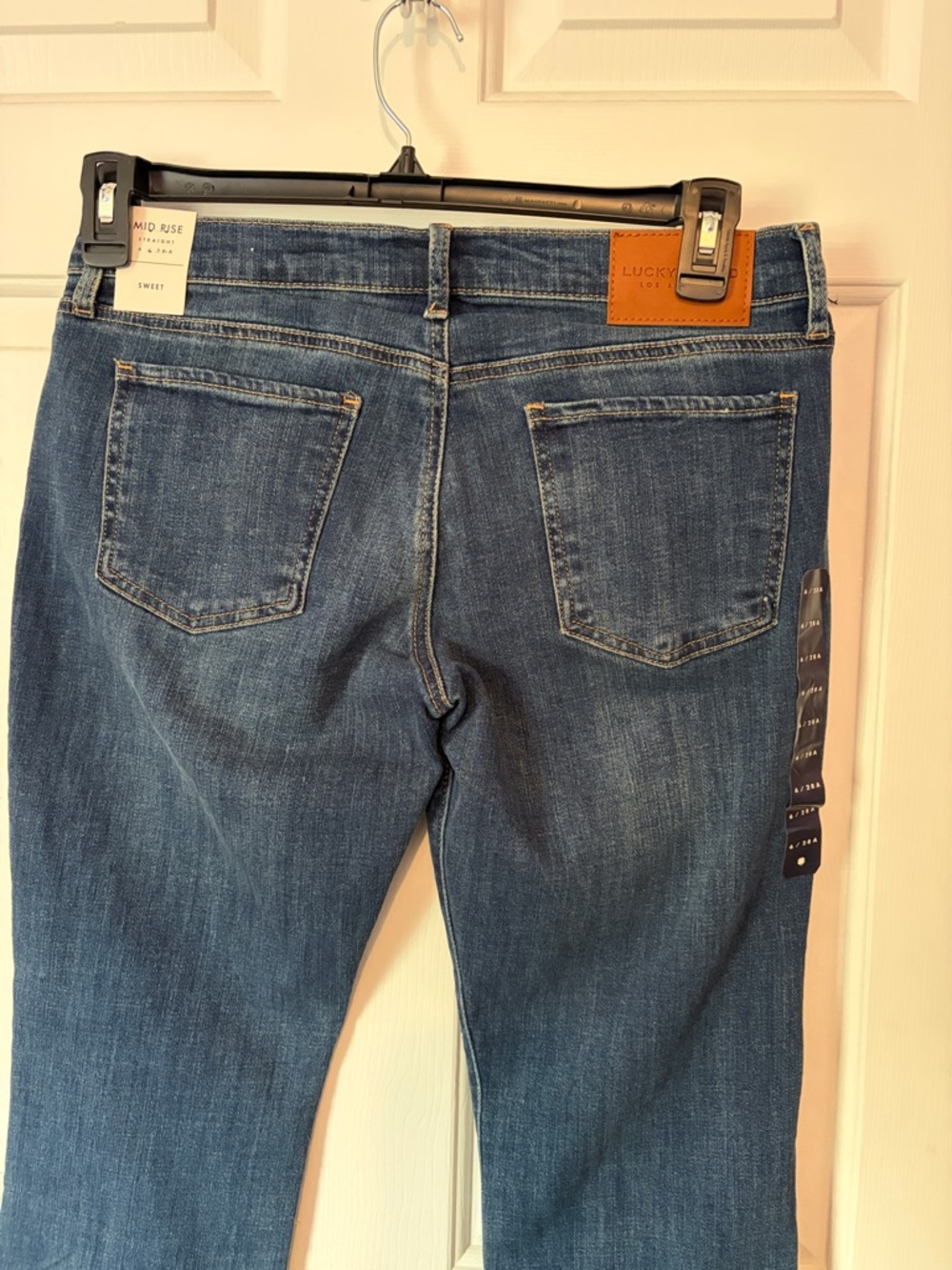 Lucky Brand NWT mid-rise straight leg medium wash jeans- size 6 (28) - Picture 6 of 9